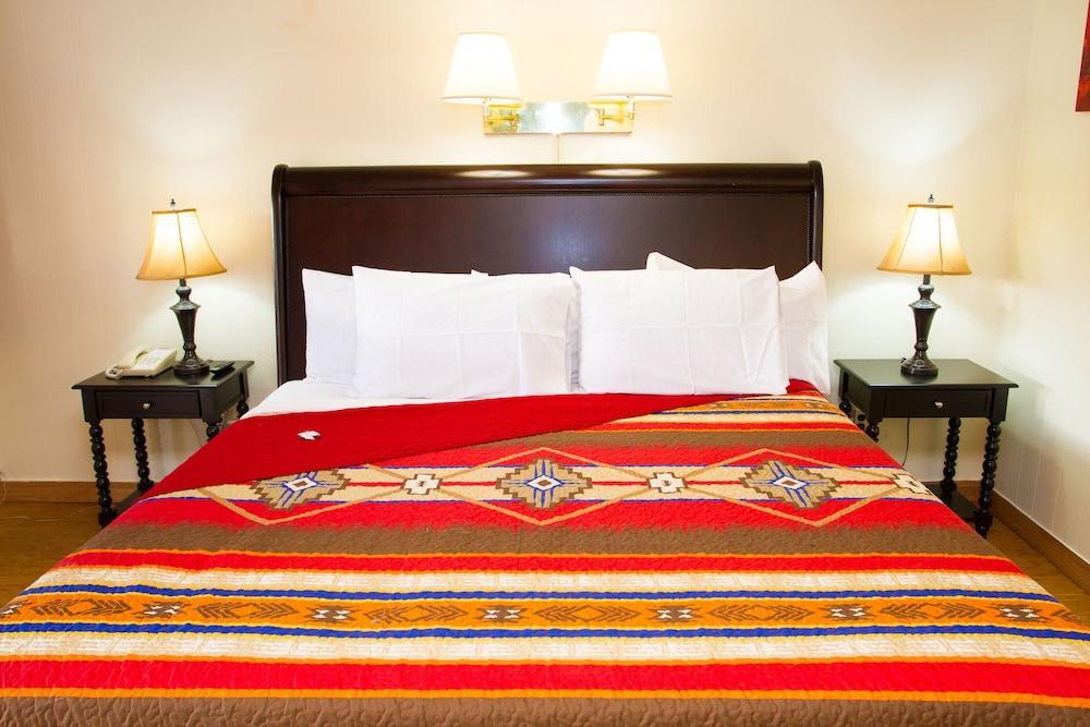 הולברוק Brad'S Desert Inn מראה חיצוני תמונה