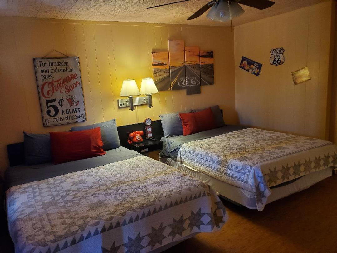 הולברוק Brad'S Desert Inn מראה חיצוני תמונה